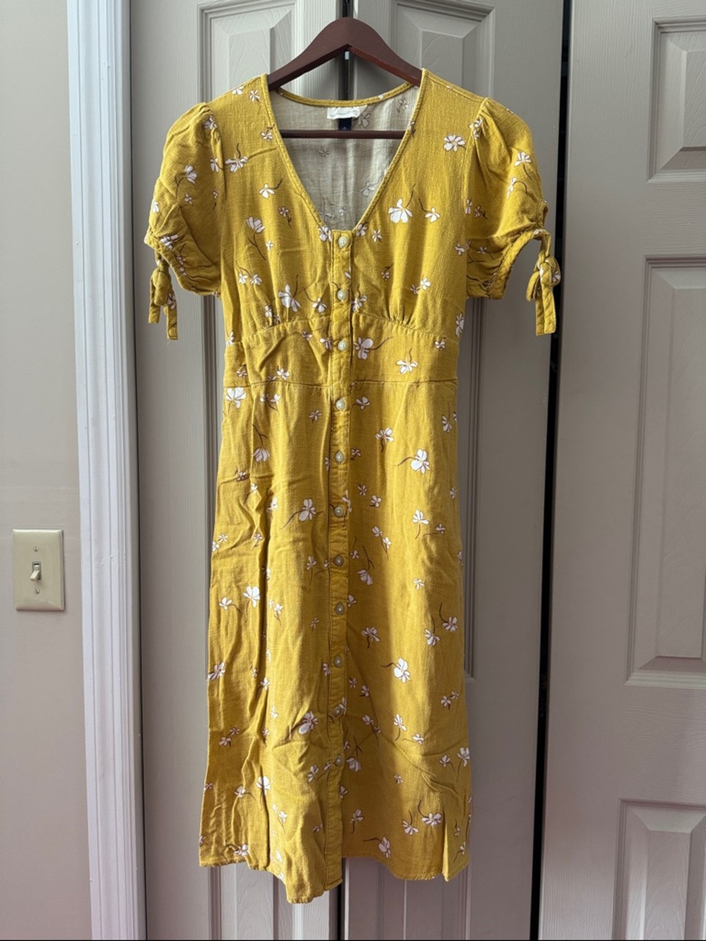 Universal Thread Women’s Yellow Floral Button-Front Dress